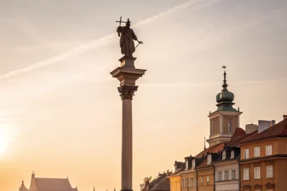 Odkryj warszawskie pomniki: historia, symbole i znaczenie